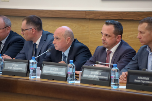 К майским праздникам город должен быть чистым!