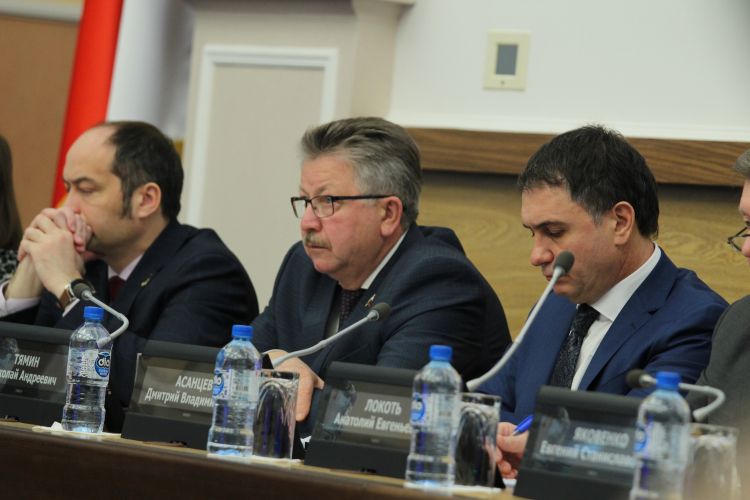 Депутатам вручили награды