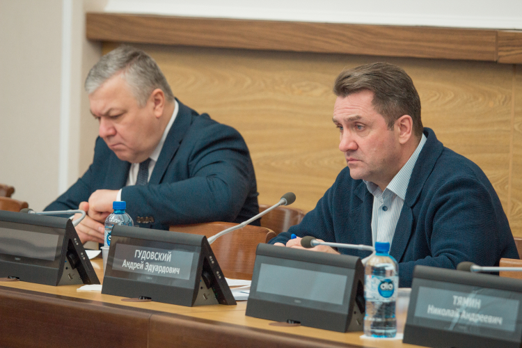 Песок или набережная?